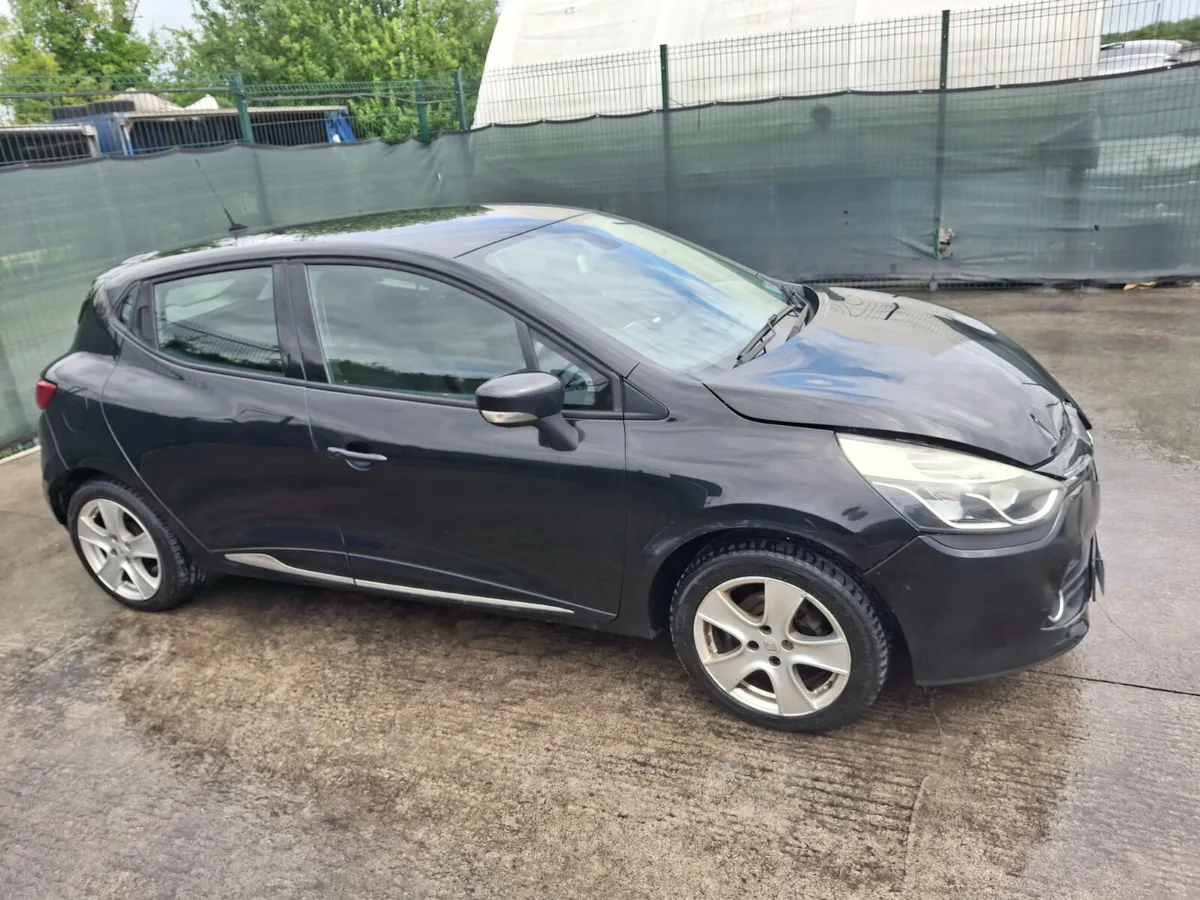 2014 Renault clio  Dynamic  1.2 Petrol - Image 2