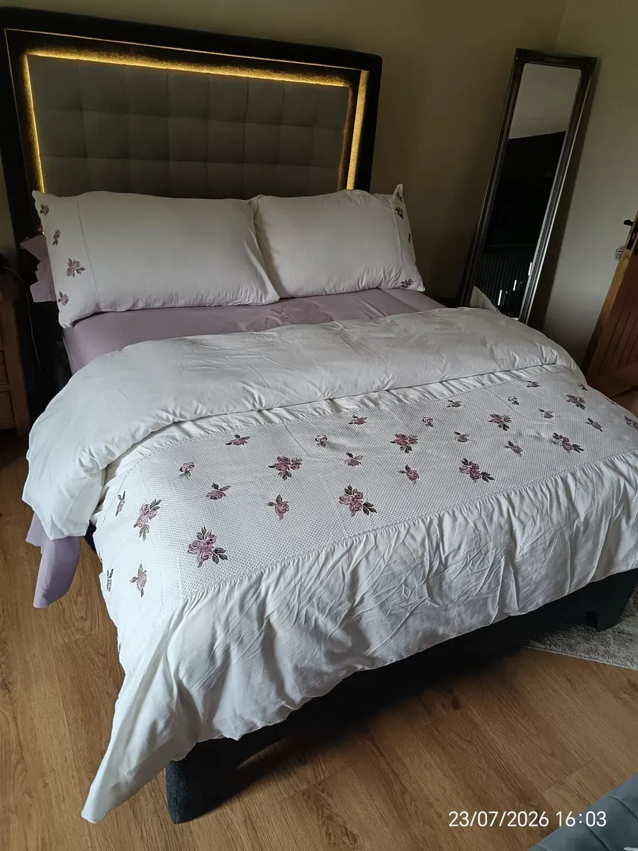 Double costume made bed - Image 4