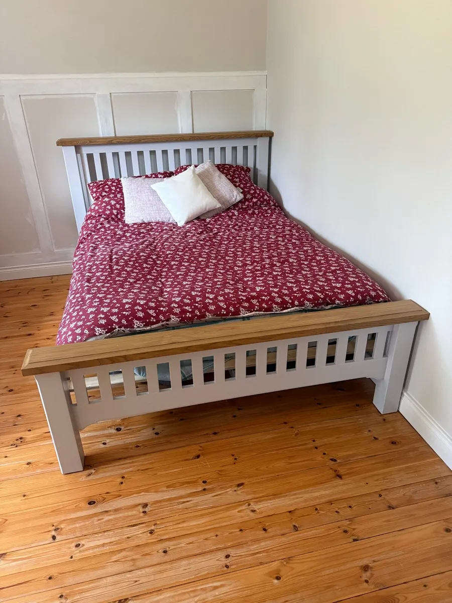 King size bed - Image 2
