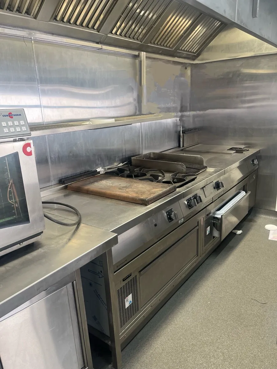 Commercial kitchen - Image 4