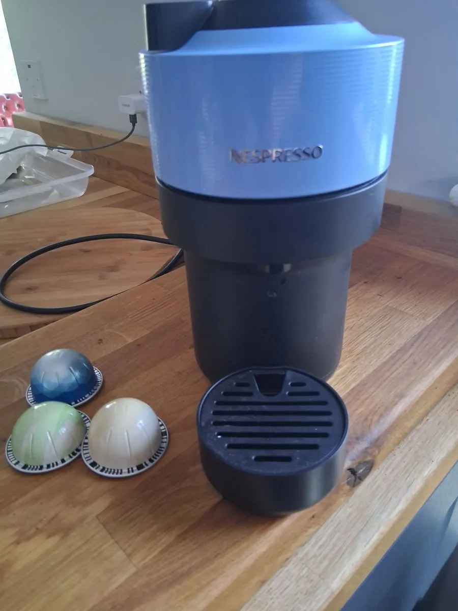 Nespresso coffee machine Verteo- Used - Image 1