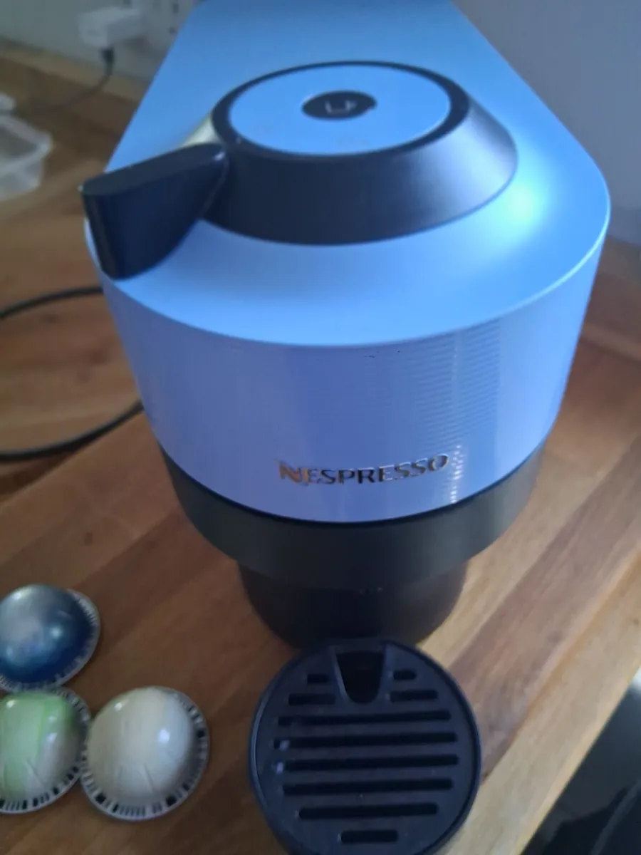 Nespresso coffee machine Verteo- Used - Image 3