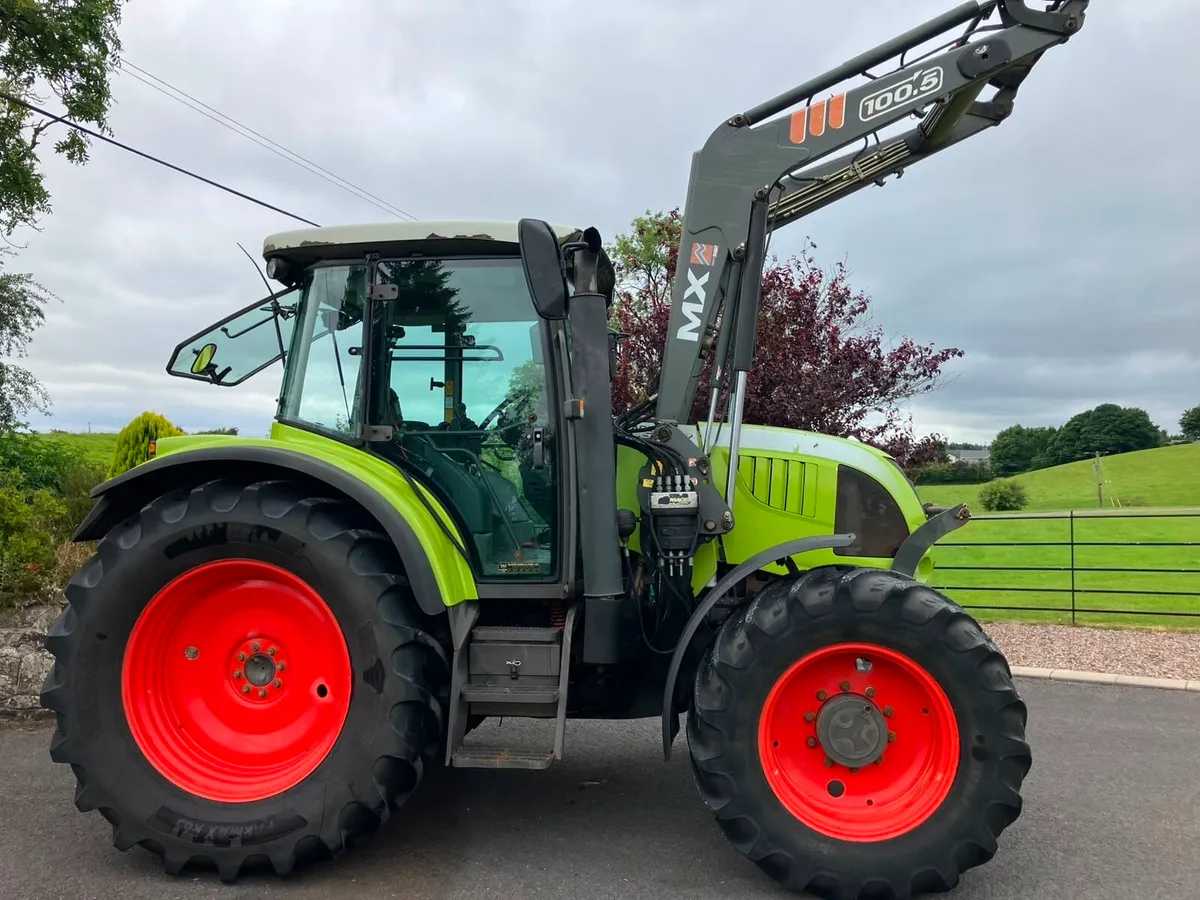 CLAAS 4 WD with Loader - Image 2