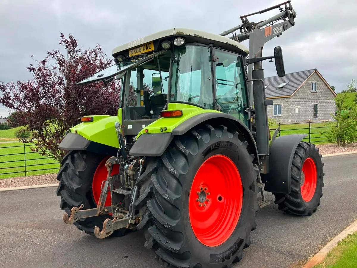 CLAAS 4 WD with Loader - Image 3