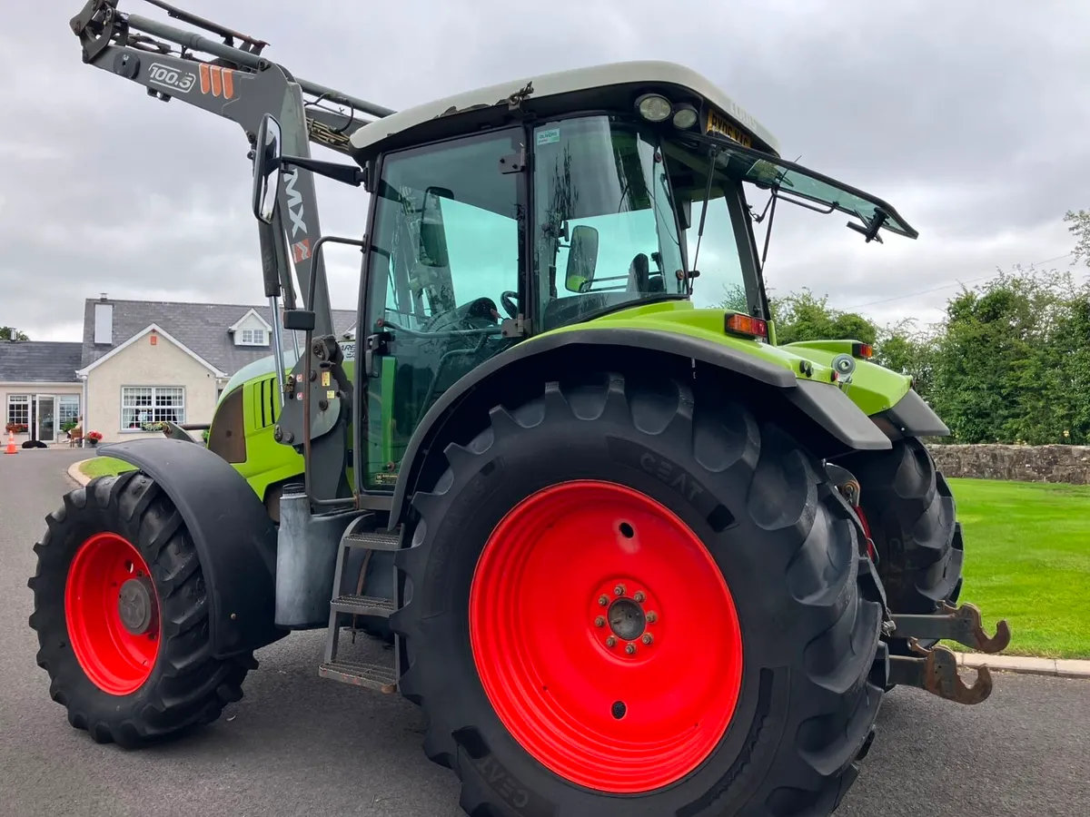 CLAAS 4 WD with Loader - Image 4