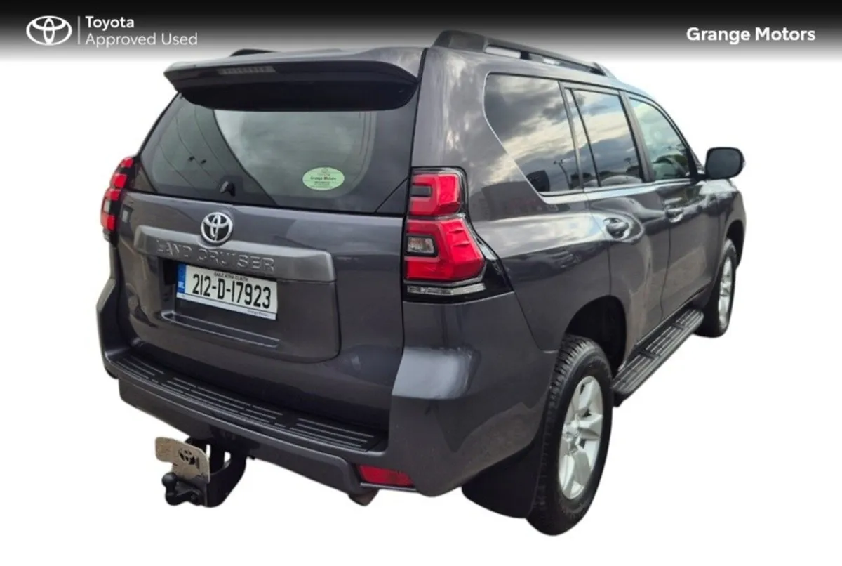 Toyota Land Cruiser LWB COMM GX 6 SPEED MANUAL**V. - Image 3