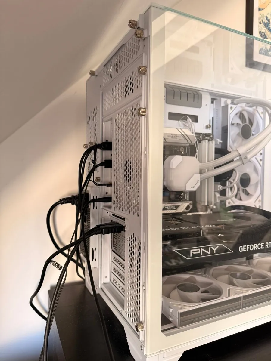Gaming Pc | Rtx 5080 | Amd Ryzen 7 9800x3d - Image 2