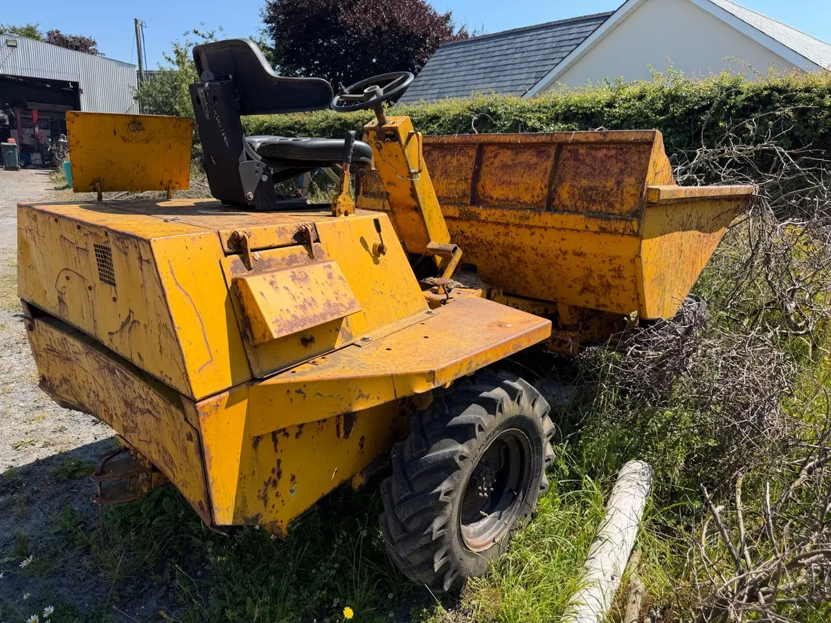 3 Tonne Dumper and other Farm Equipment - Image 1