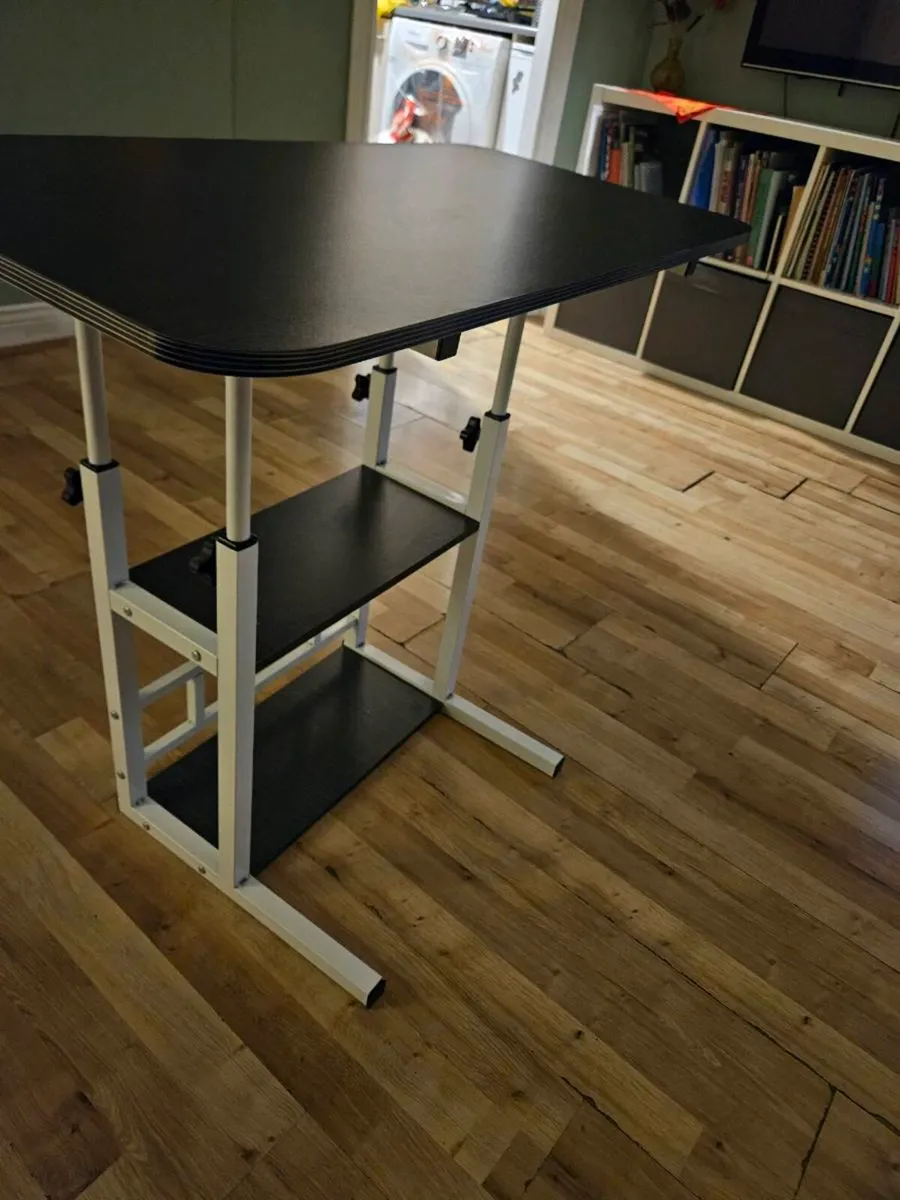 Height adjustable desk for laptop - Image 1