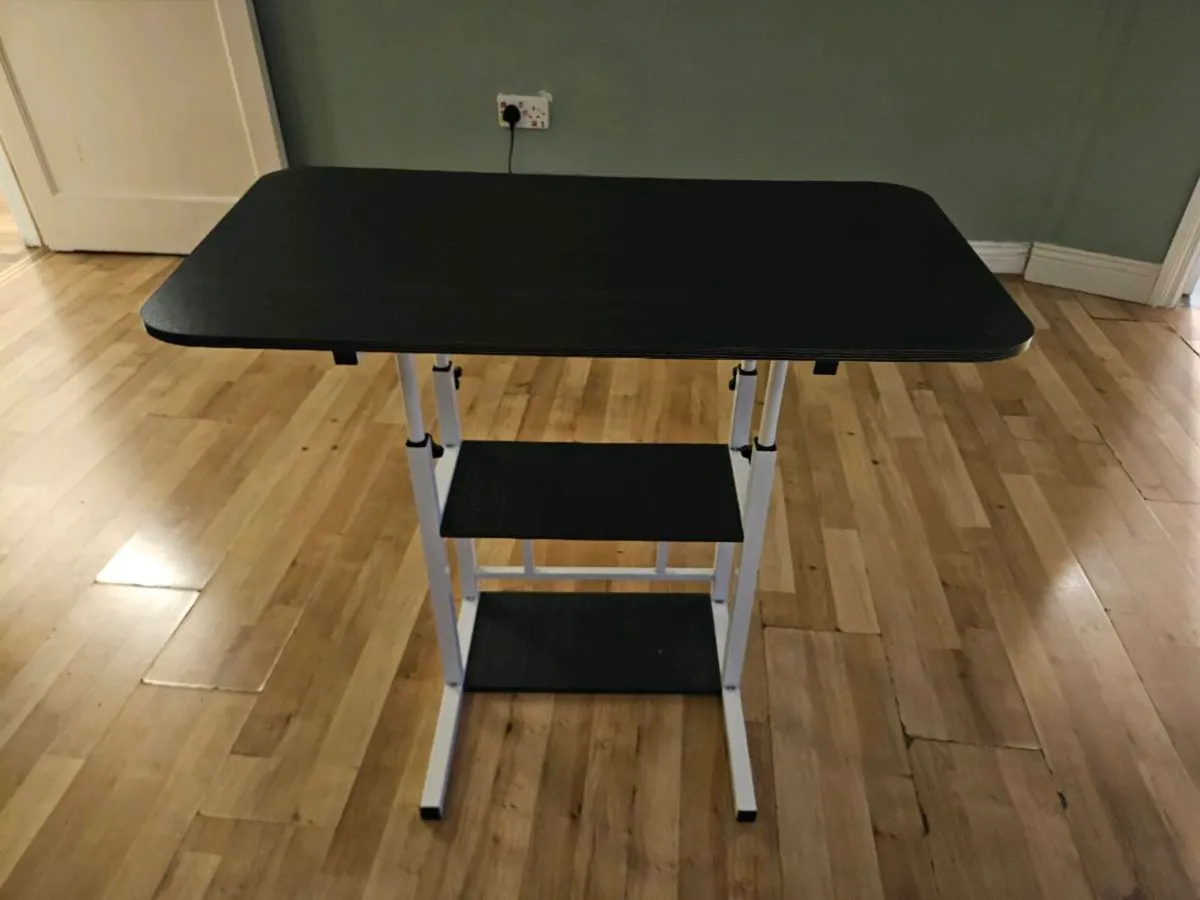 Height adjustable desk for laptop - Image 2