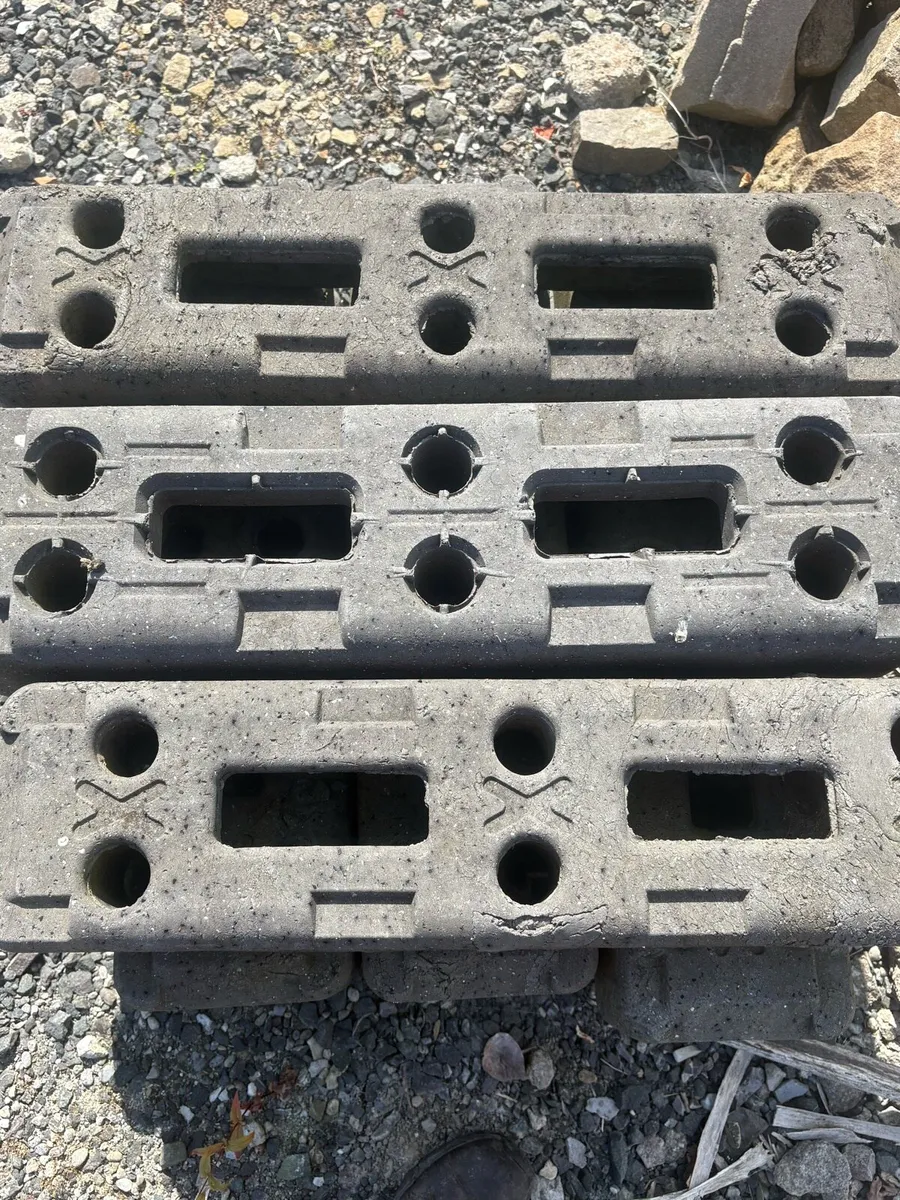 Rubber Fencing Block