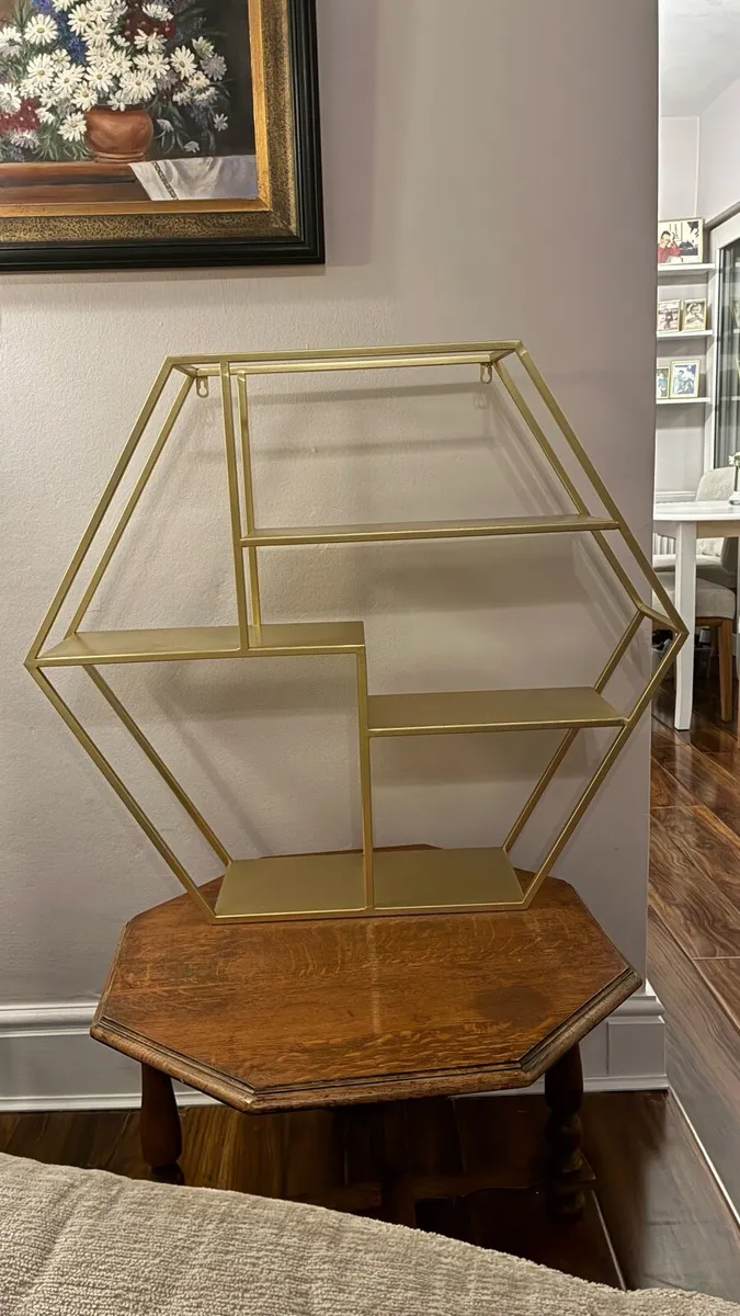 HEXAGON SHAPED SHELVING - Image 1
