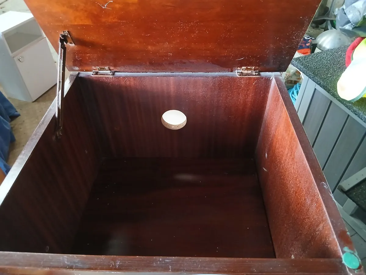 Solid  oak cabinet - Image 1