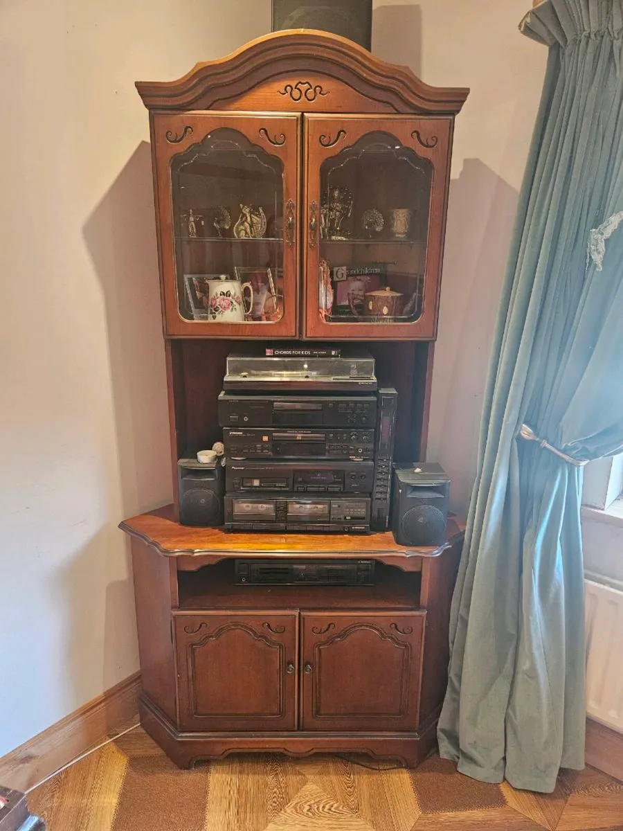 Corner display unit