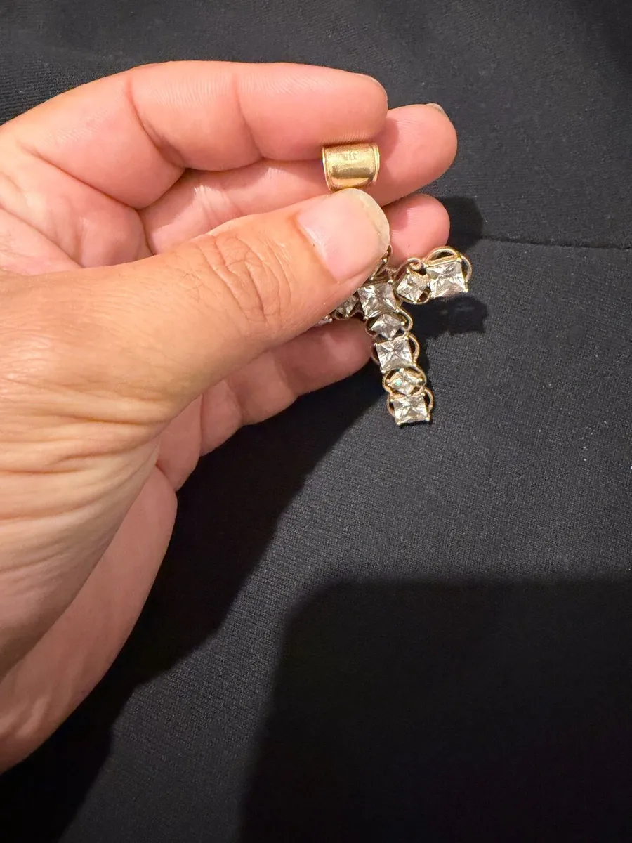 9ct gold cross - Image 2