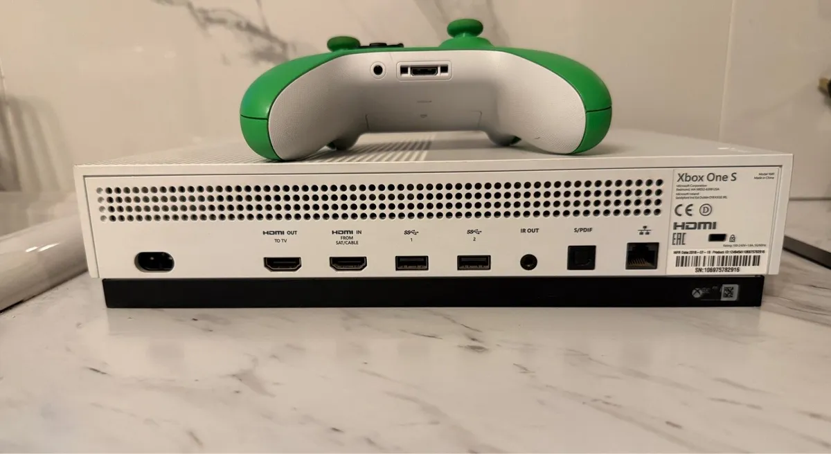 Xbox One S & Wireless Controller - Velocity Green - Image 4