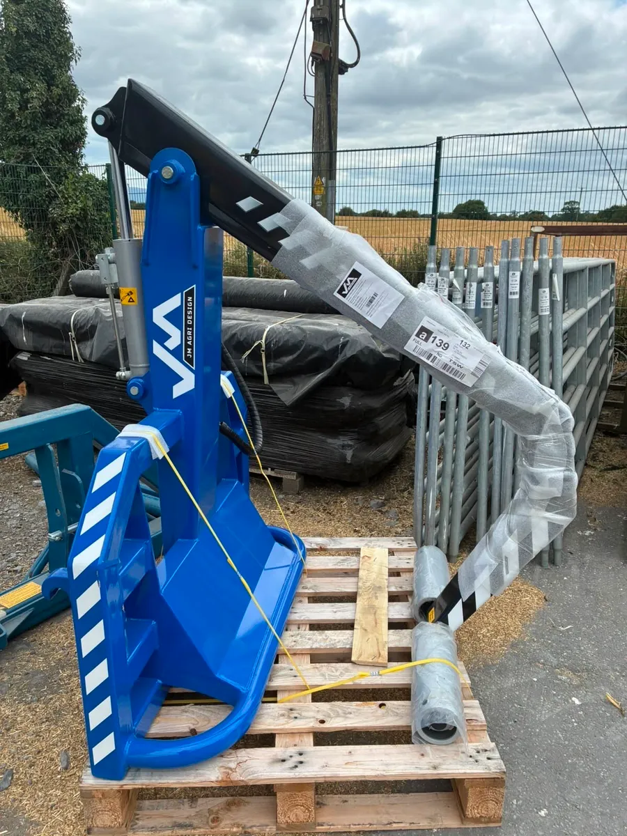 Tr3 bale handler - Image 1