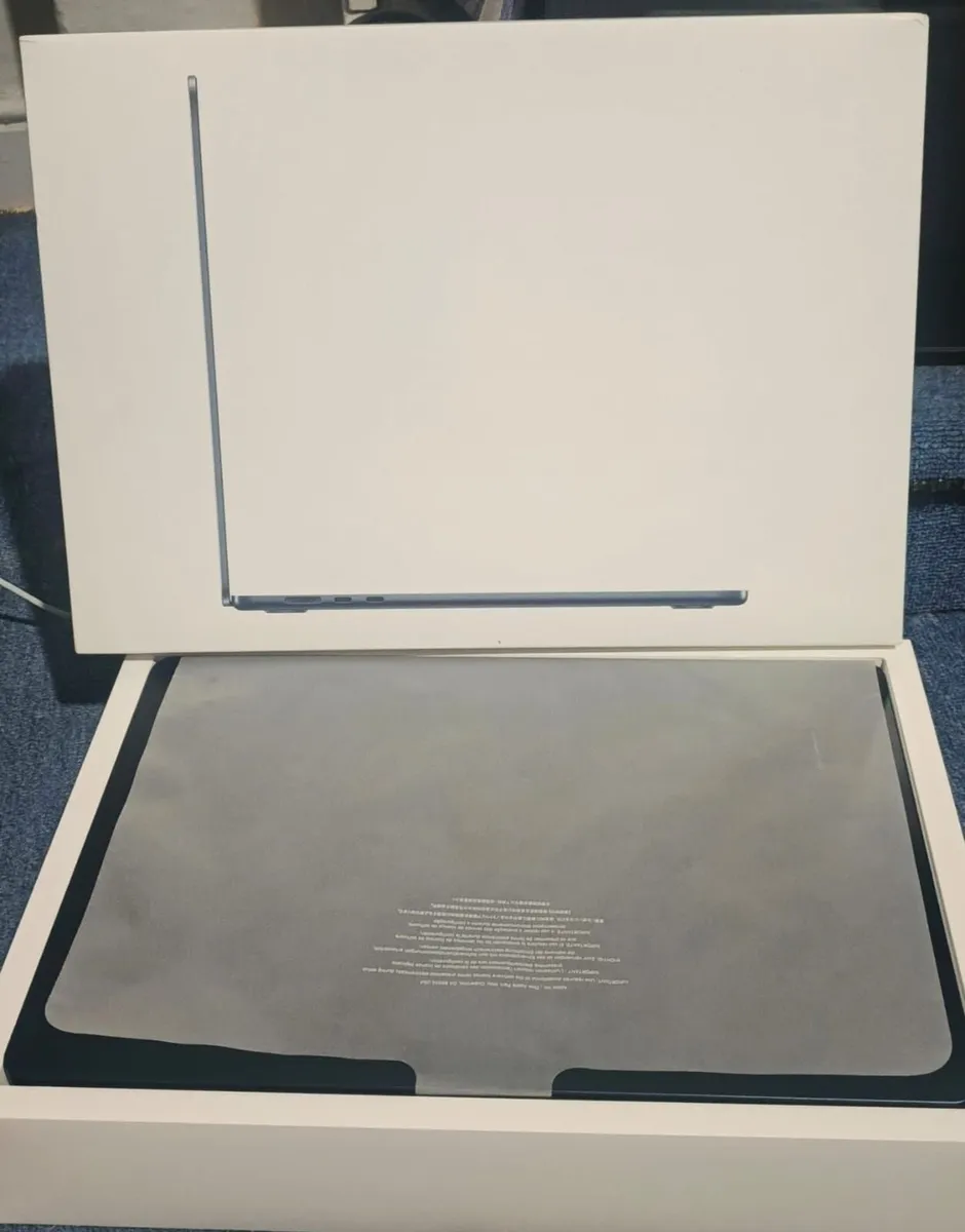 Apple MacBook Air M5 - 15-inch  – Like New 1 - Image 4