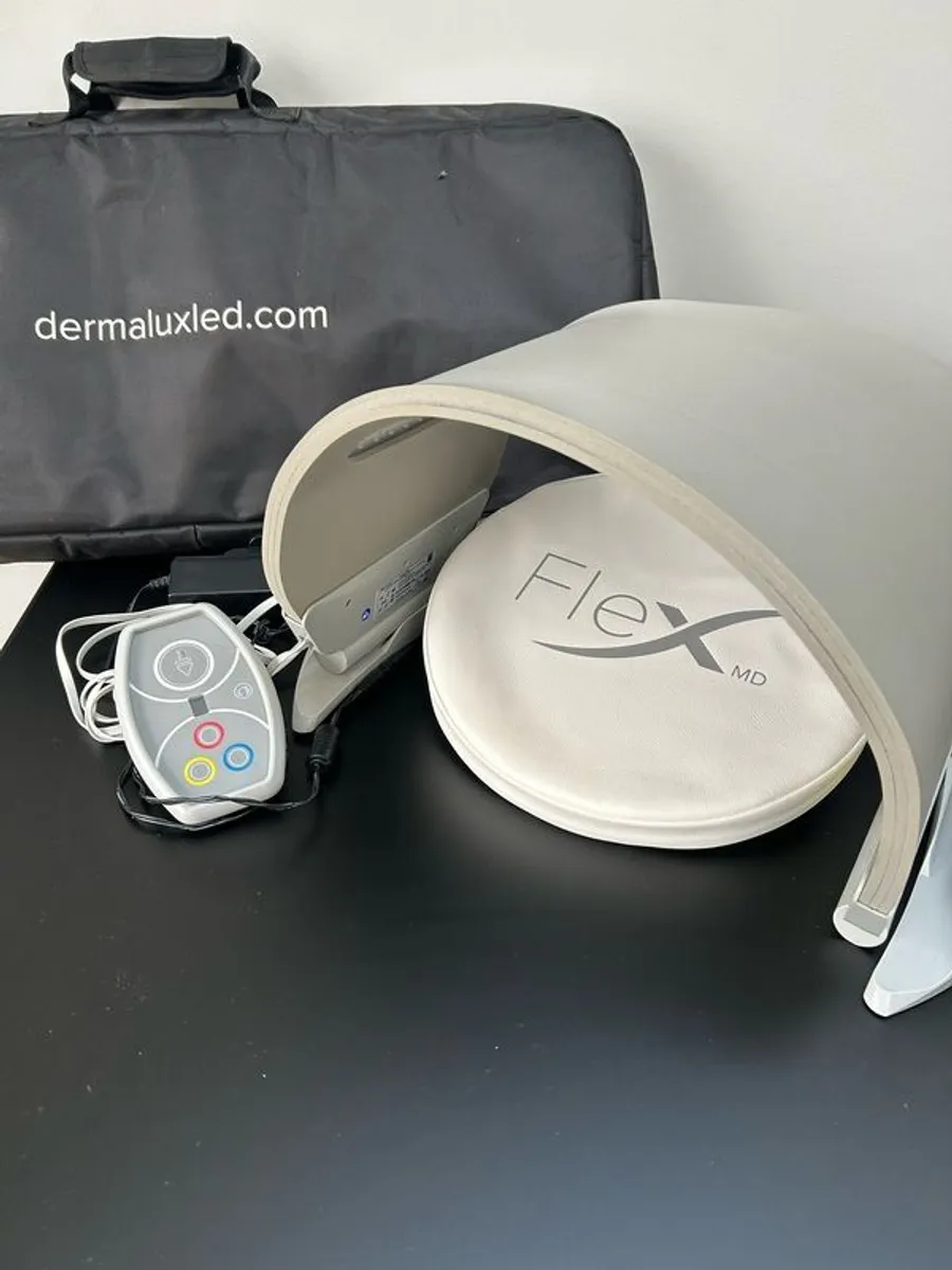 Dermalux Flex MD LED Light Therapy Device - Image 2