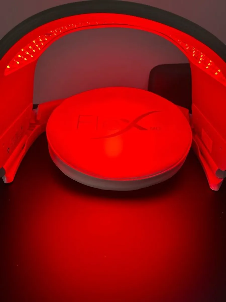 Dermalux Flex MD LED Light Therapy Device - Image 4