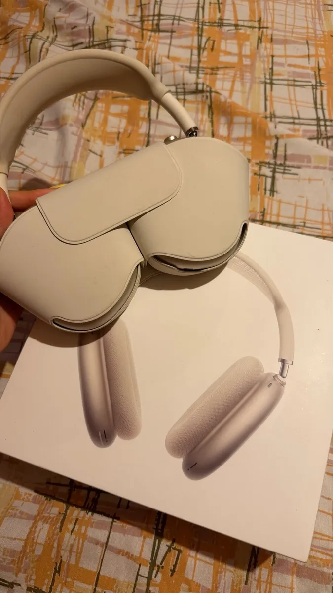 AirPods Max Starlight