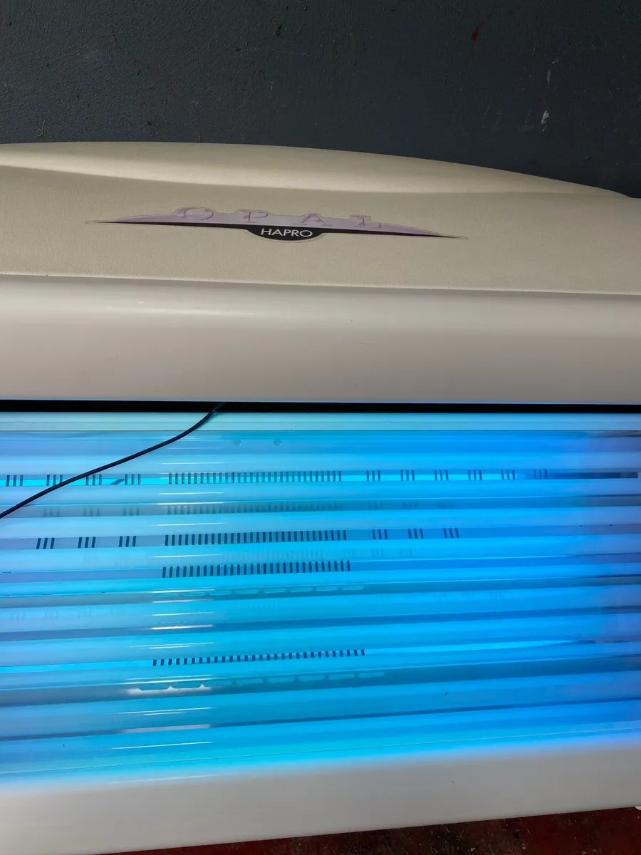 Tanning bed - Image 1