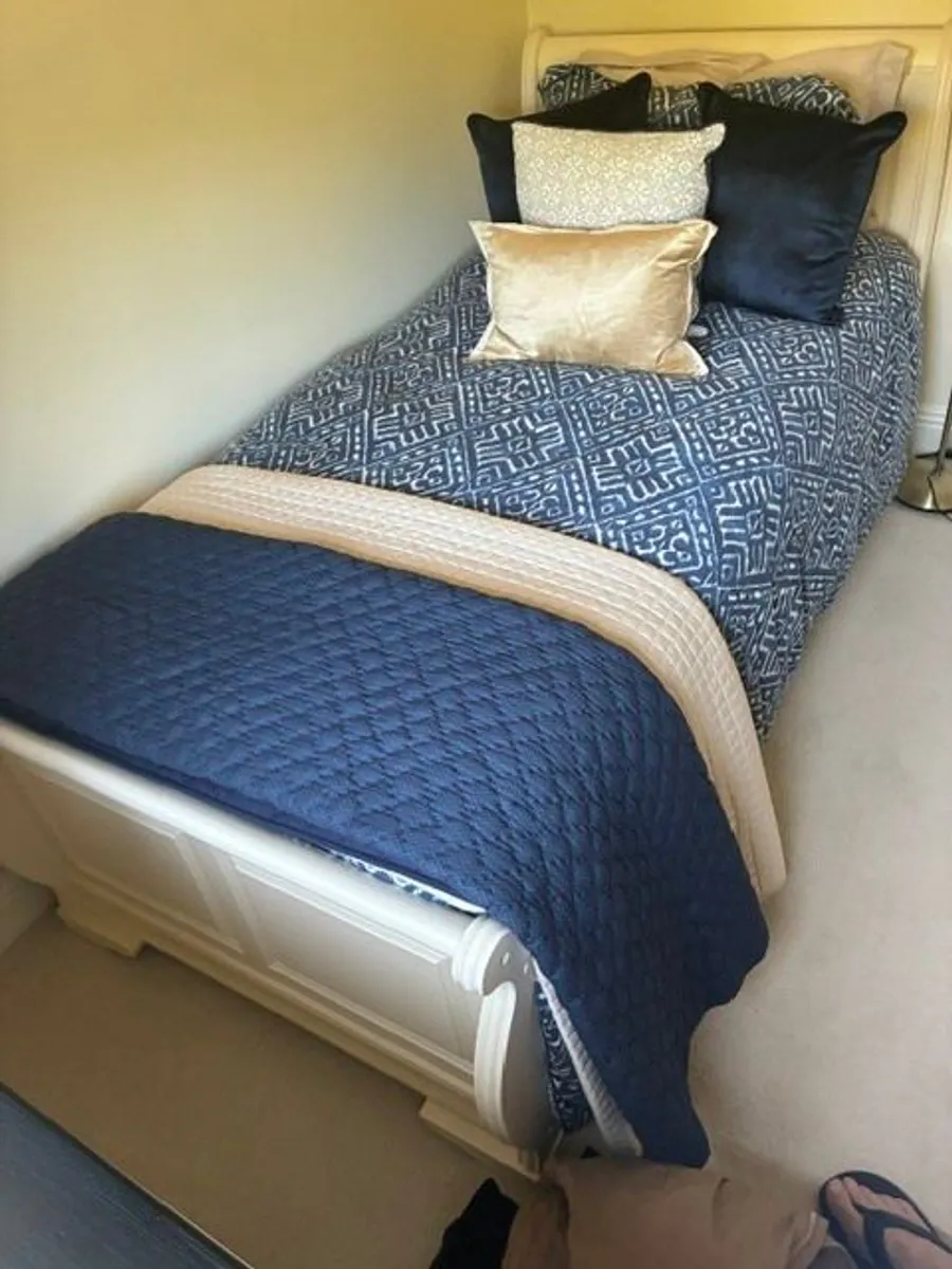 Single Bed - Image 2
