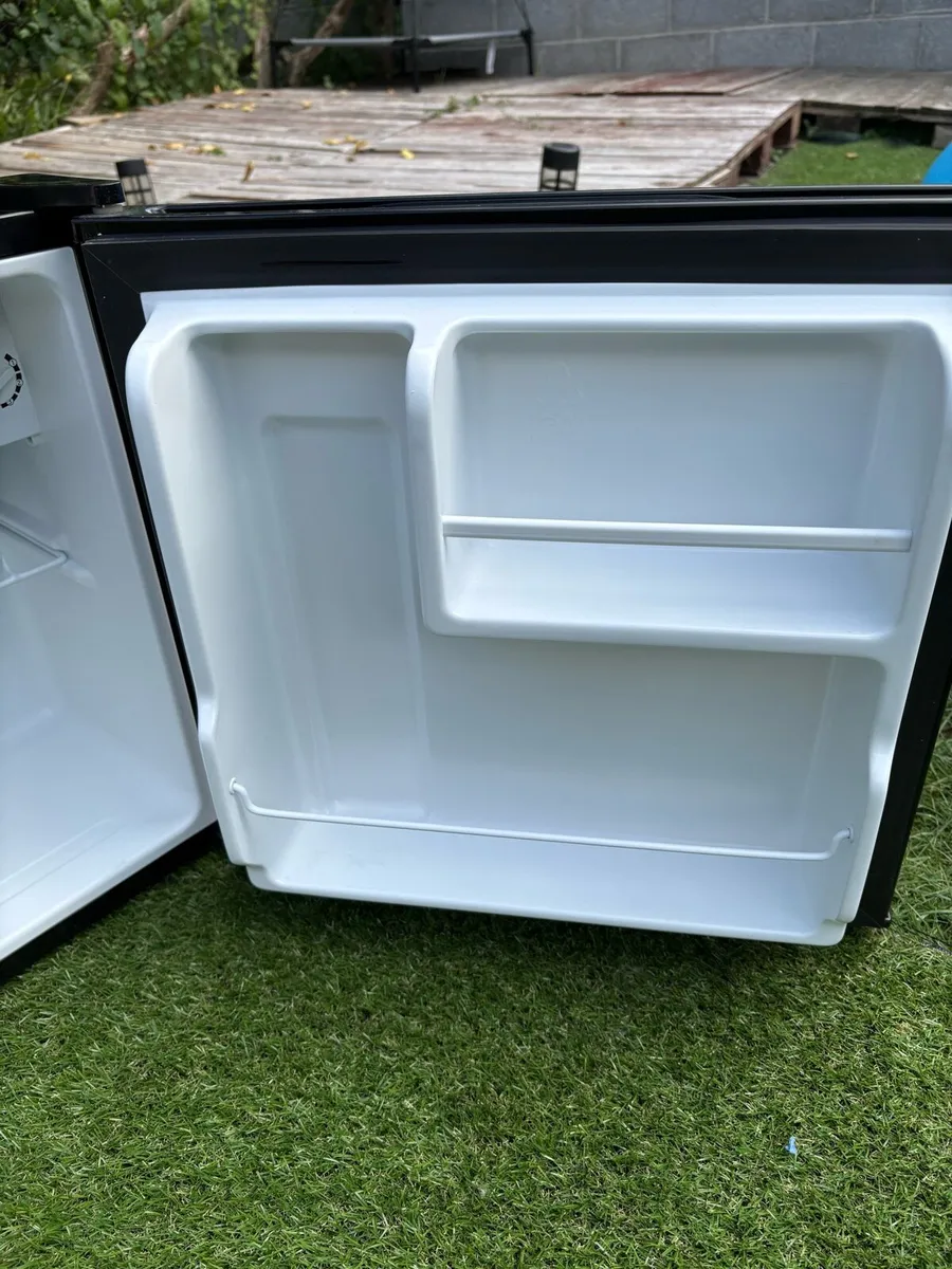 Russell Hobbs 43L Table Top Fridge with Ice Box - Image 2