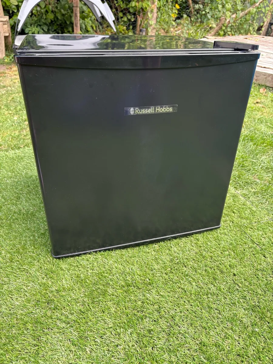 Russell Hobbs 43L Table Top Fridge with Ice Box - Image 3