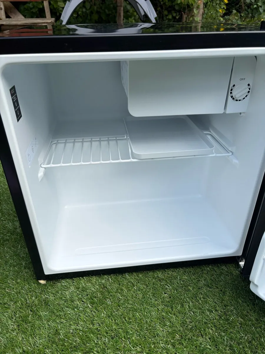 Russell Hobbs 43L Table Top Fridge with Ice Box - Image 4