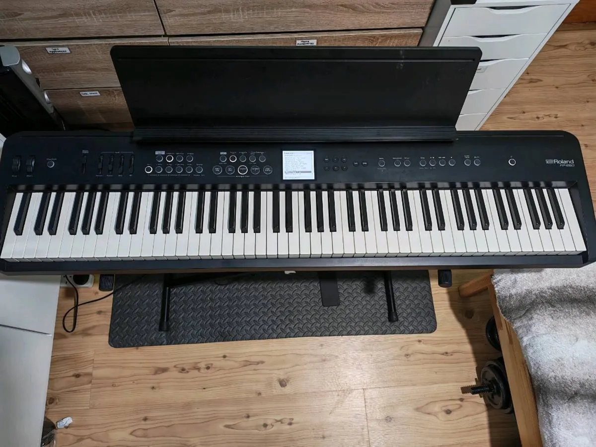 Roland FP-e50 - Image 1