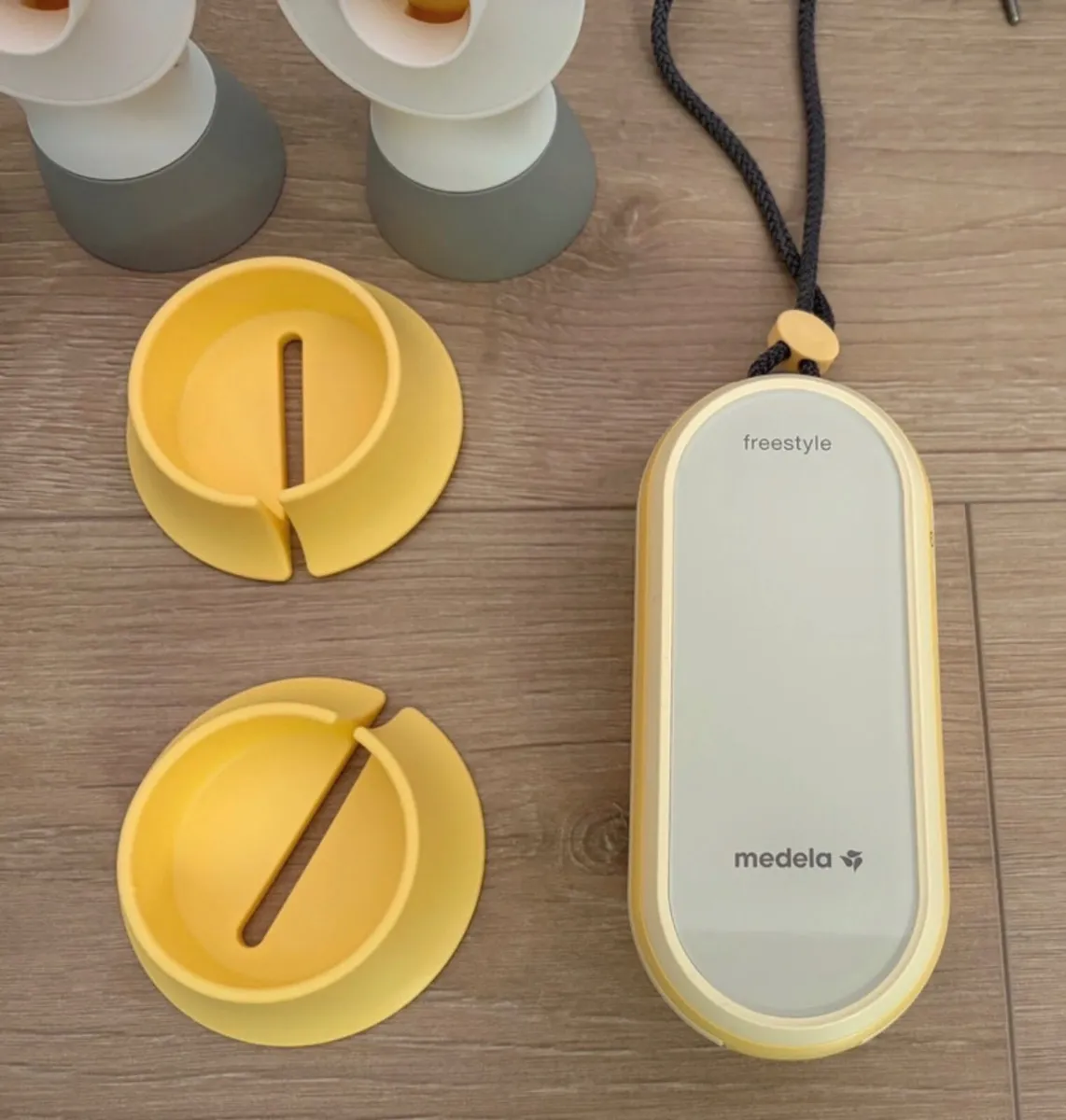 Medela Freestyle Flex double breast pump - Image 1