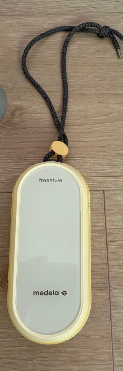 Medela Freestyle Flex double breast pump - Image 4