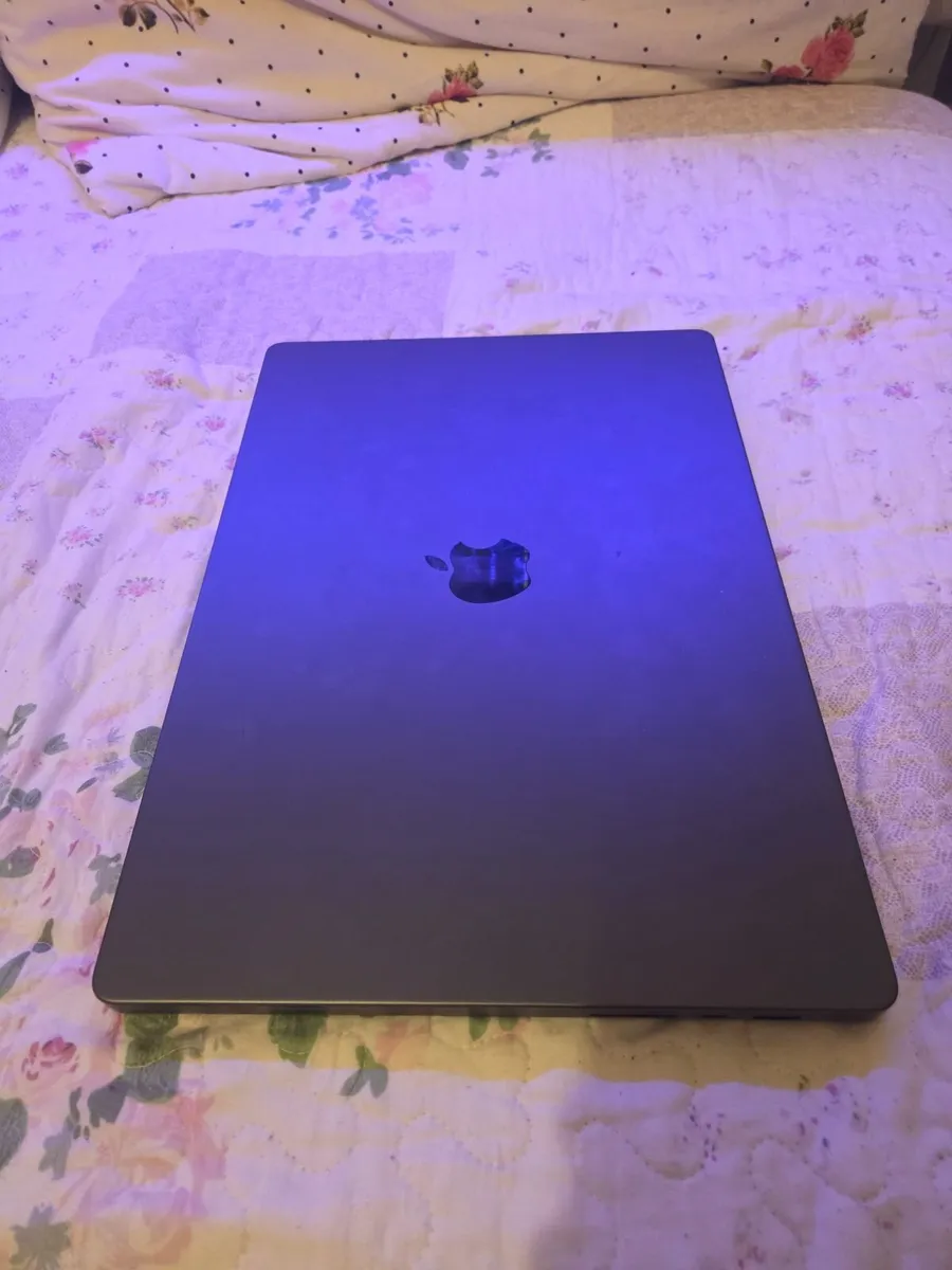 New MacBook Pro 16" (2026) — M5 Pro, 24GB, 1TB - Image 1