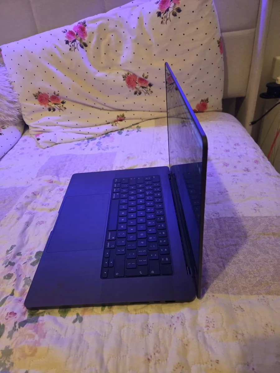 New MacBook Pro 16" (2026) — M5 Pro, 24GB, 1TB - Image 2