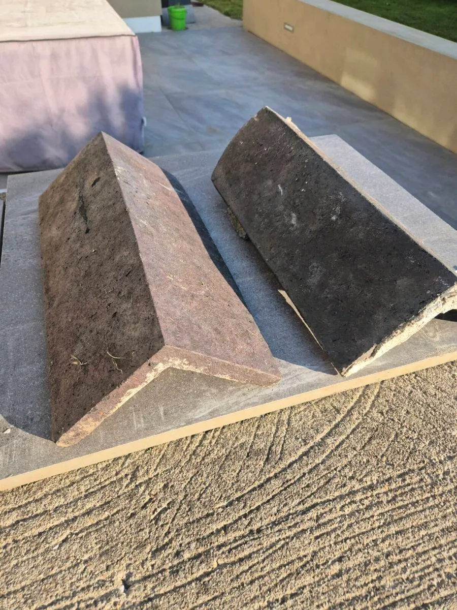 NEW 180x Rivendale slate and Clay 105° ridge tiles - Image 4