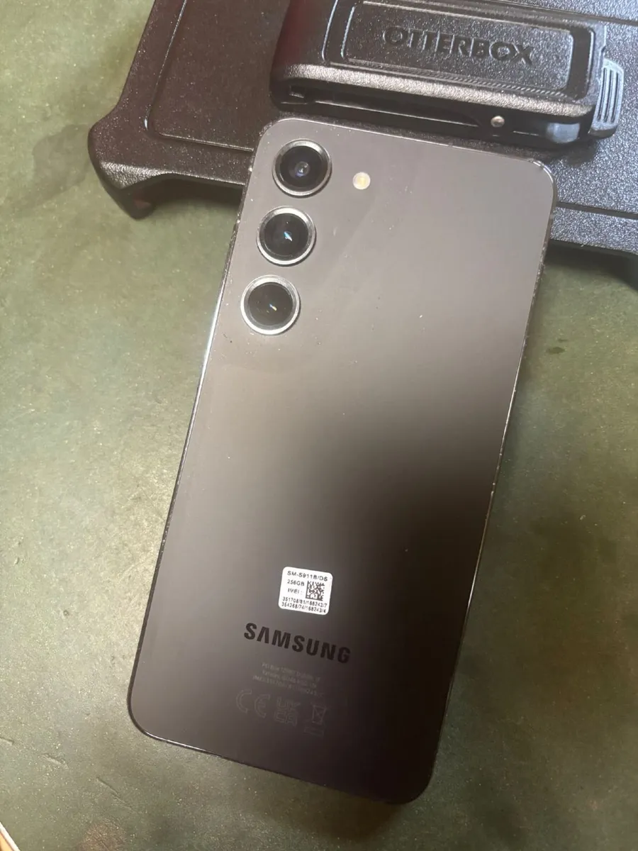 Samsung phone - Image 2
