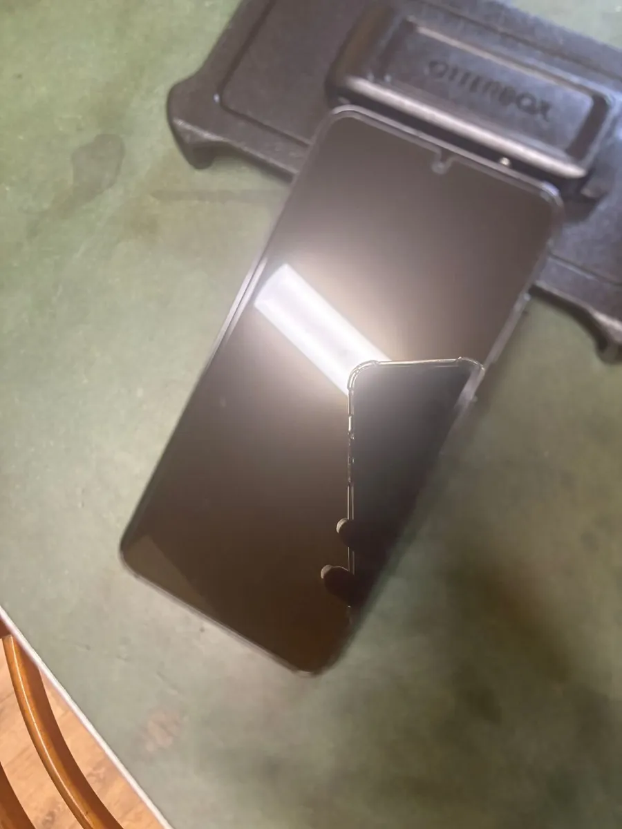 Samsung phone - Image 3