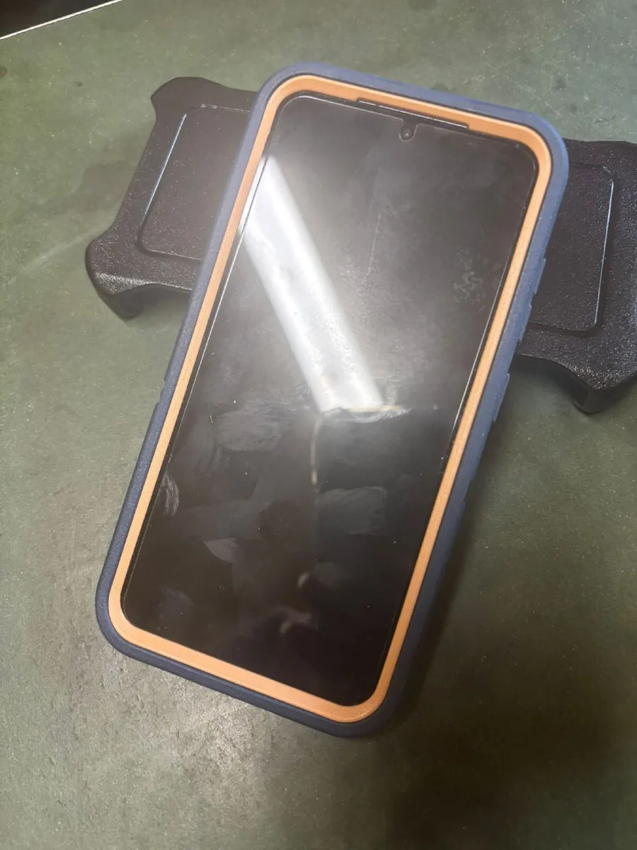Samsung phone - Image 4