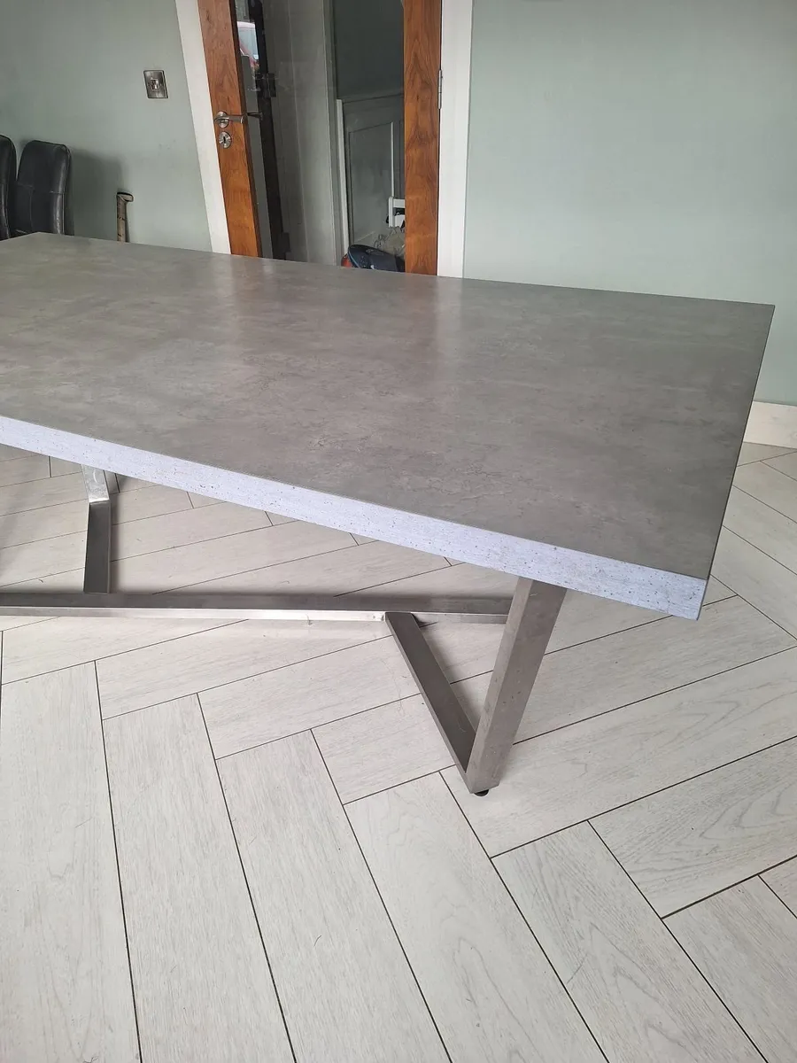Dining table - Image 2