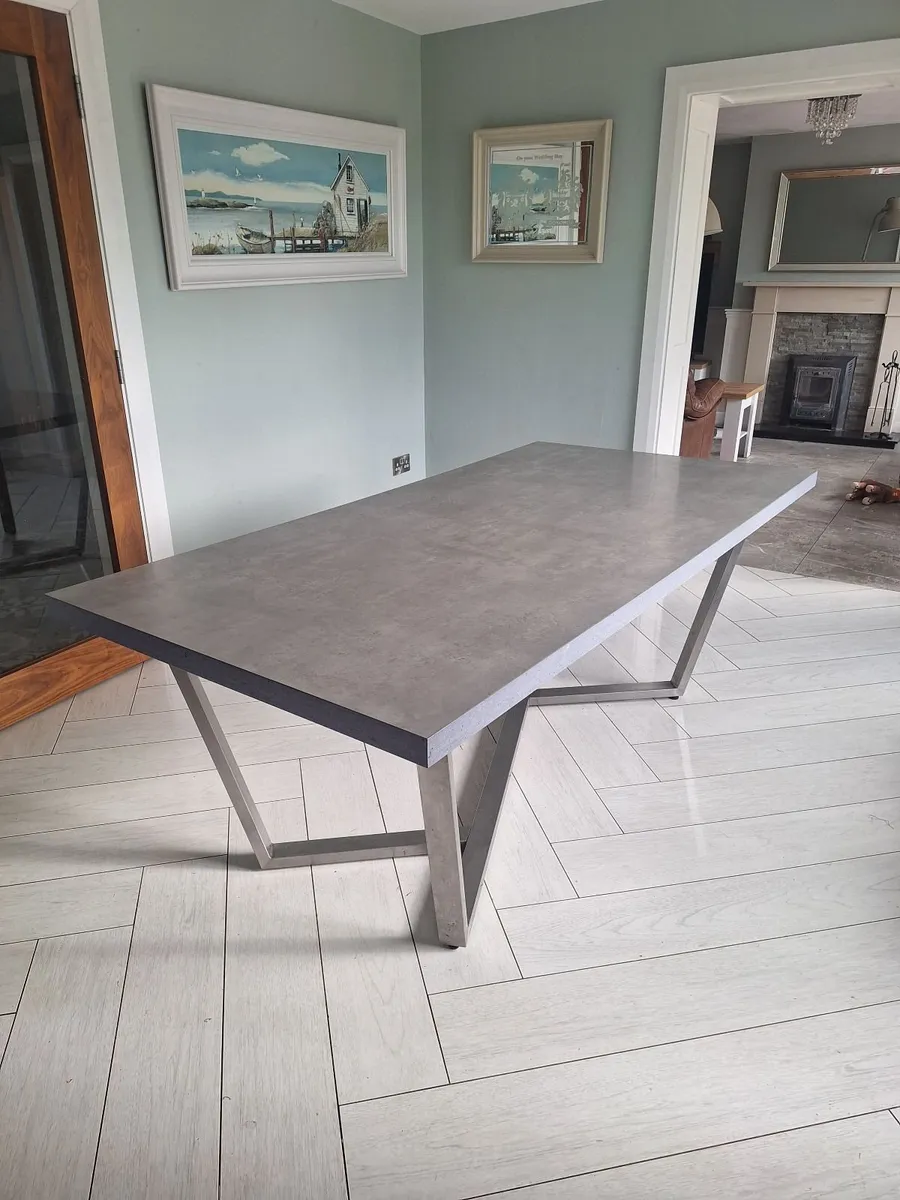 Dining table - Image 3