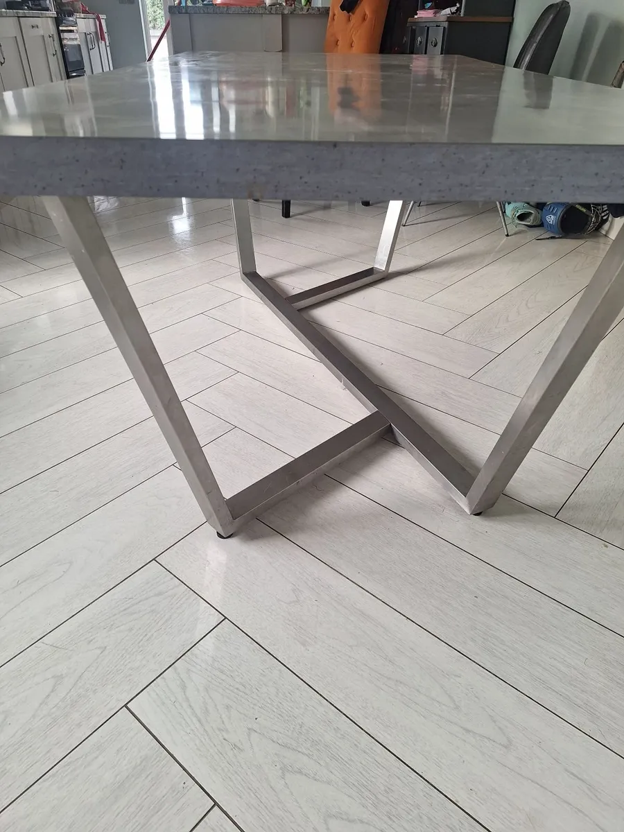 Dining table - Image 4