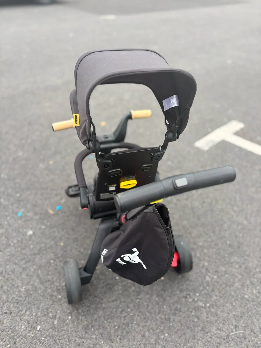 Doona Trike S5 - Black - Image 3