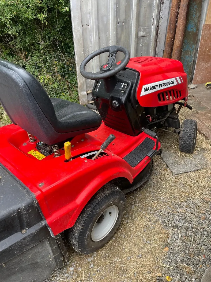 Ride on Lawnmower - Image 1