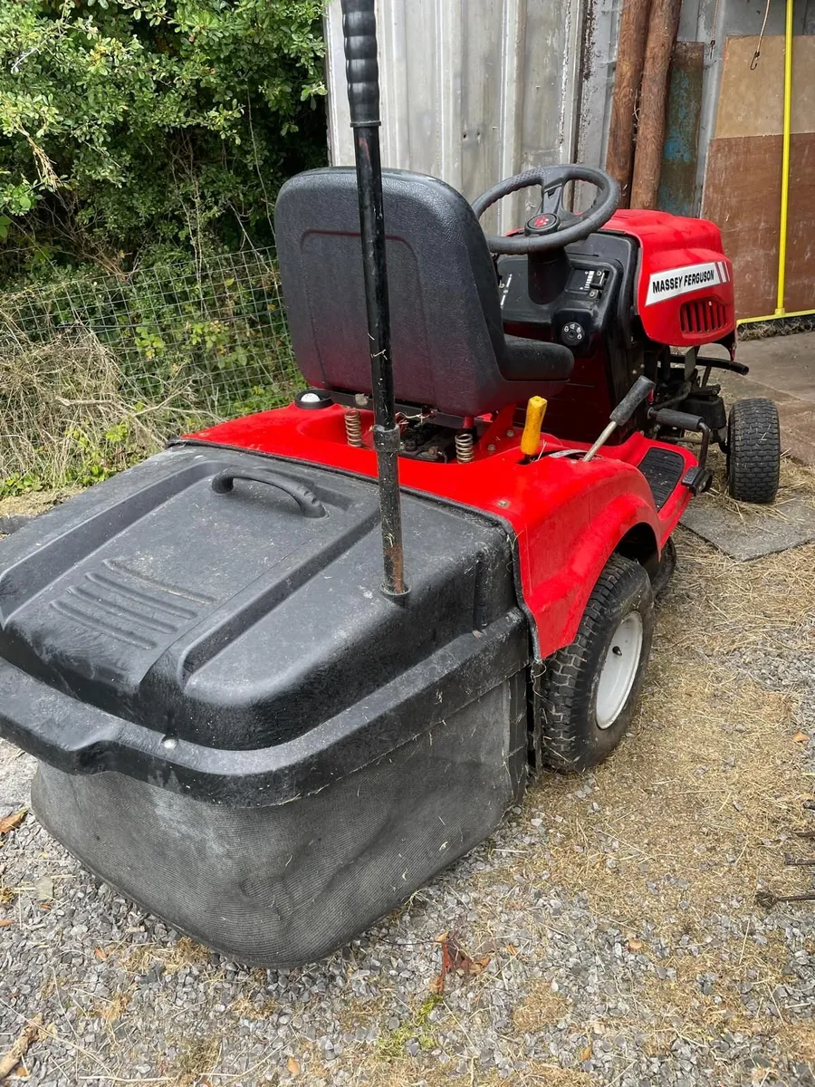 Ride on Lawnmower - Image 3