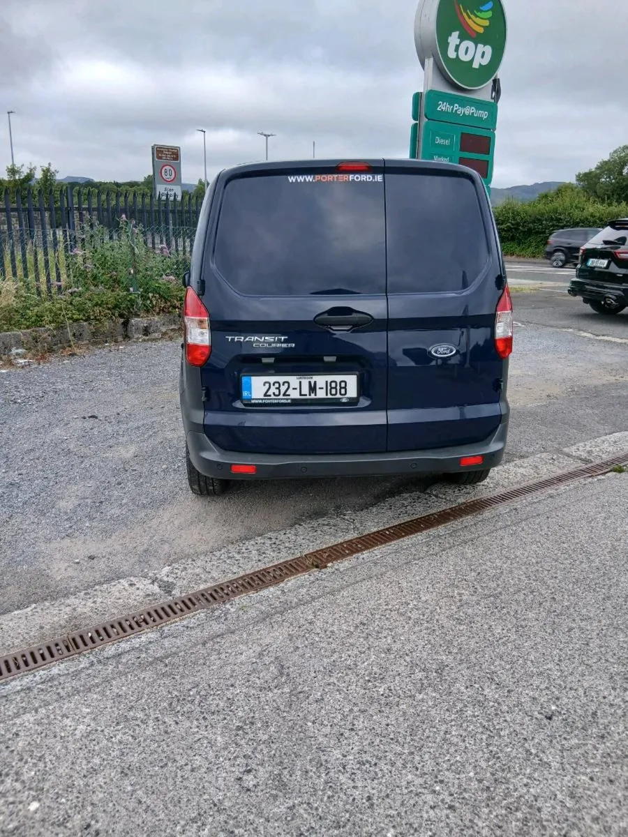van - Image 4