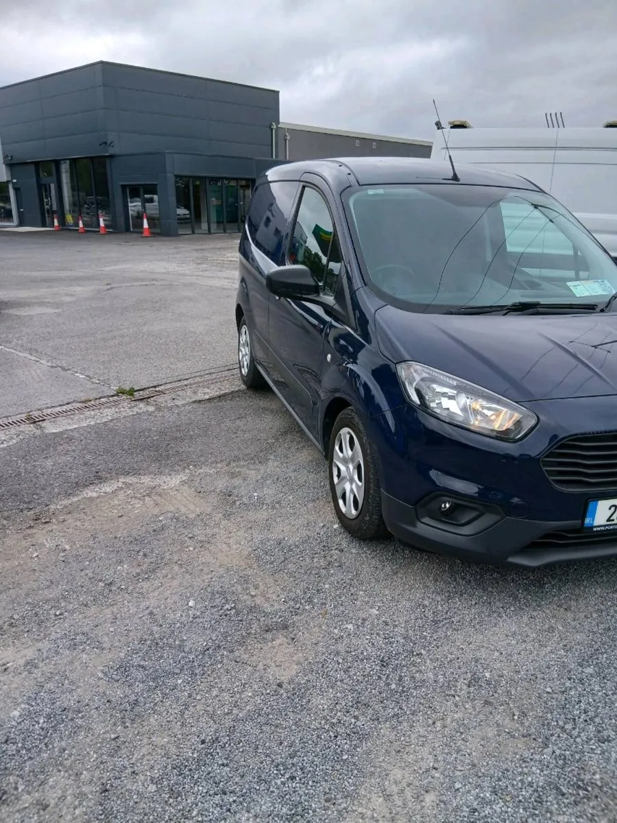 van - Image 2