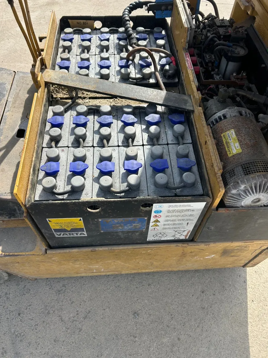 Forklift - Image 4