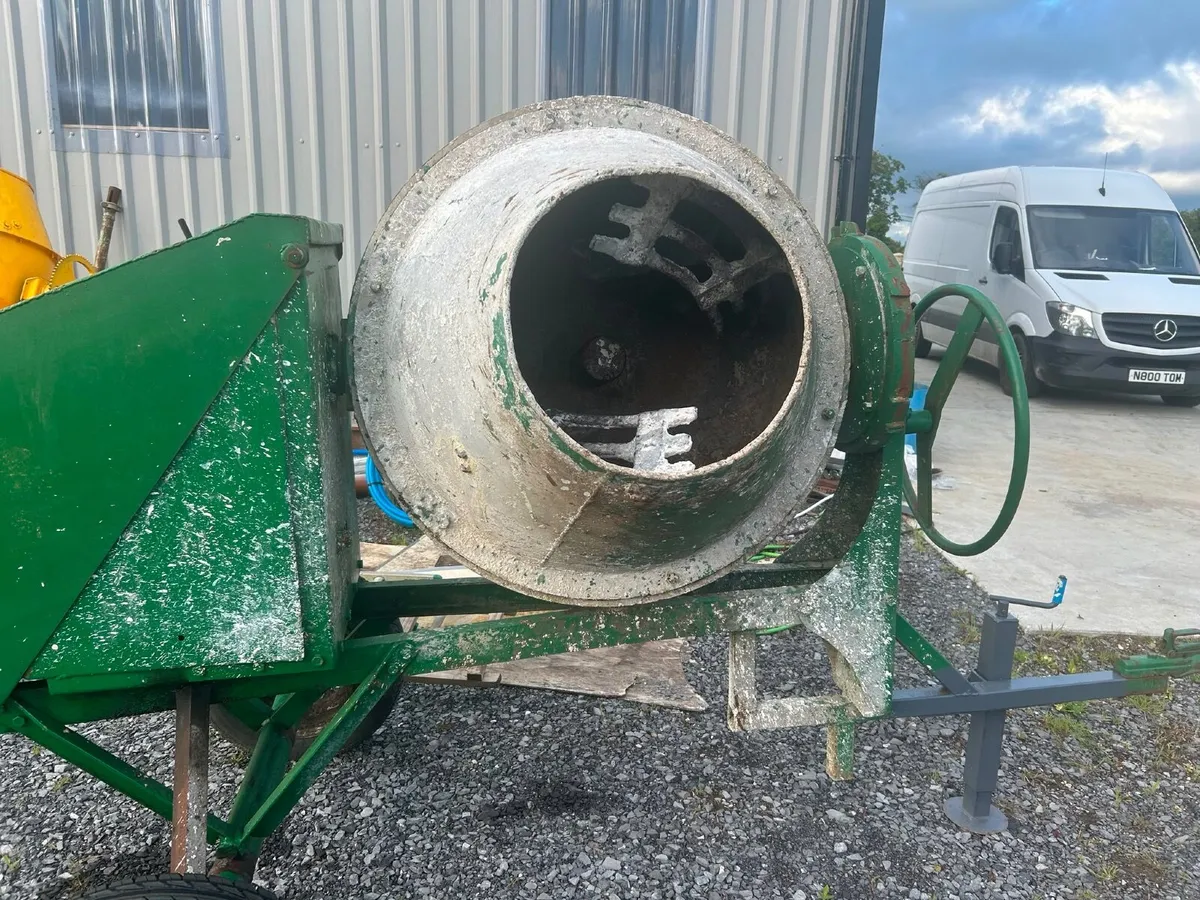 Fast tow diesel cement mixer - Image 1
