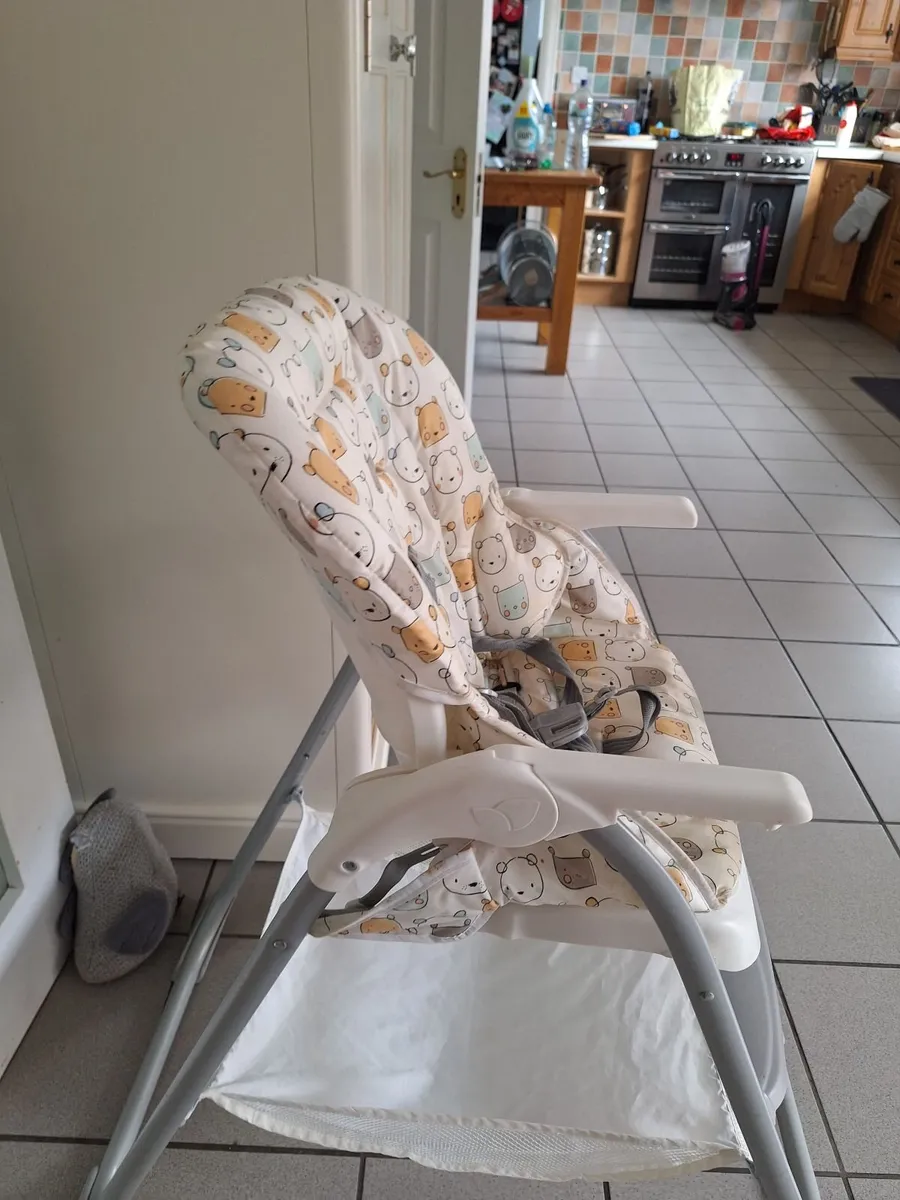 Baby highchair - Image 1